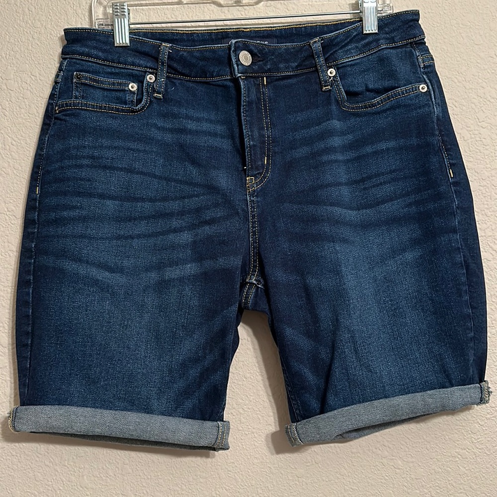 “Mom Shorts” - Calvin Klein